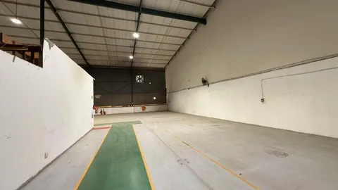 Clovelly Business Park, 342 Old Pretoria Rd in Halfway House has a 1418m² Industrial Unit Available To Let (3)